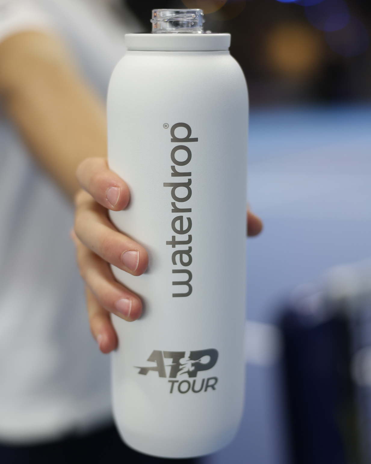 Person holding the Official ATP Tour waterdrop all-purpose Thermo with Spout Lid, designed for players on the ATP Tour 2024.